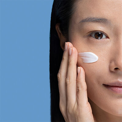 Mela B3 Serum surrounded by a purple-hued electric field