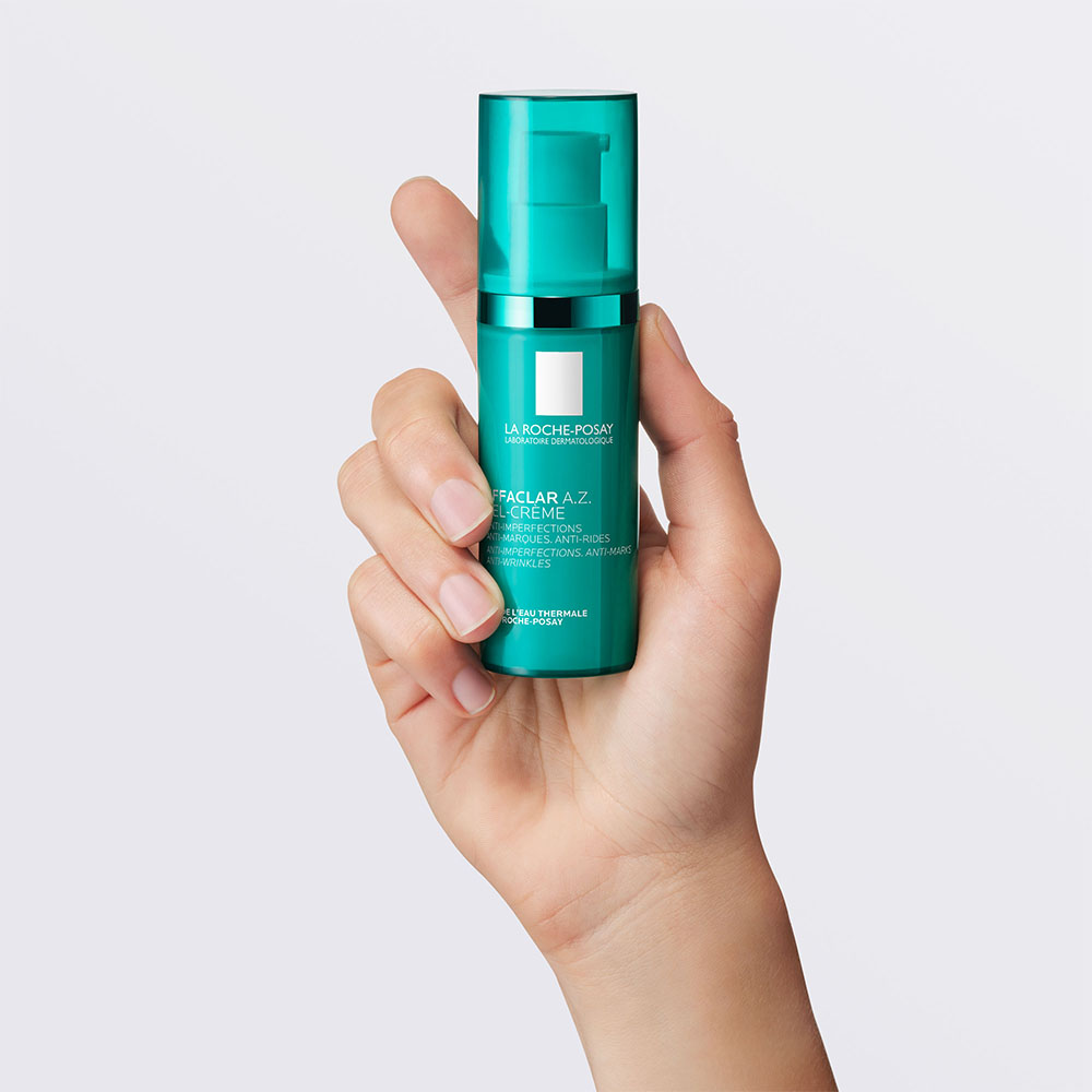 Hand holding up La Roche-Posay’s Effaclar A.Z. Gel Cream