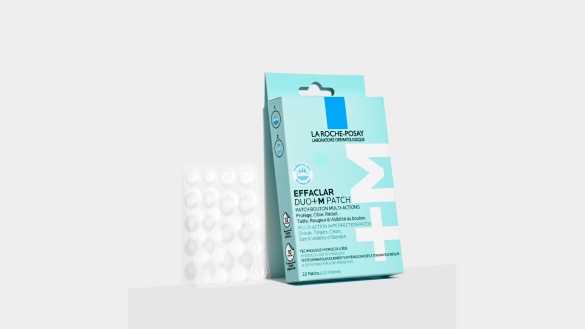 A La Roche-Posay Effaclar Duo+ H Patch box next to a blister pack of skin treatment patches, on a light background.